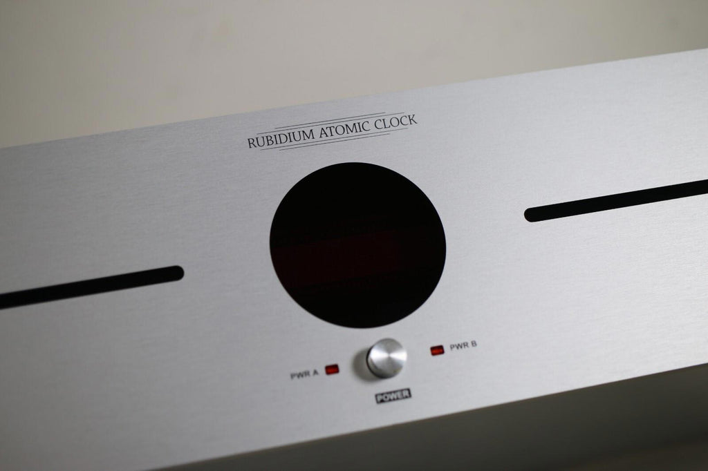 RARE Antelope Audio Isochrone 10M Rubidium Atomic Clock 10Mhz 8 Out Ultra Stable