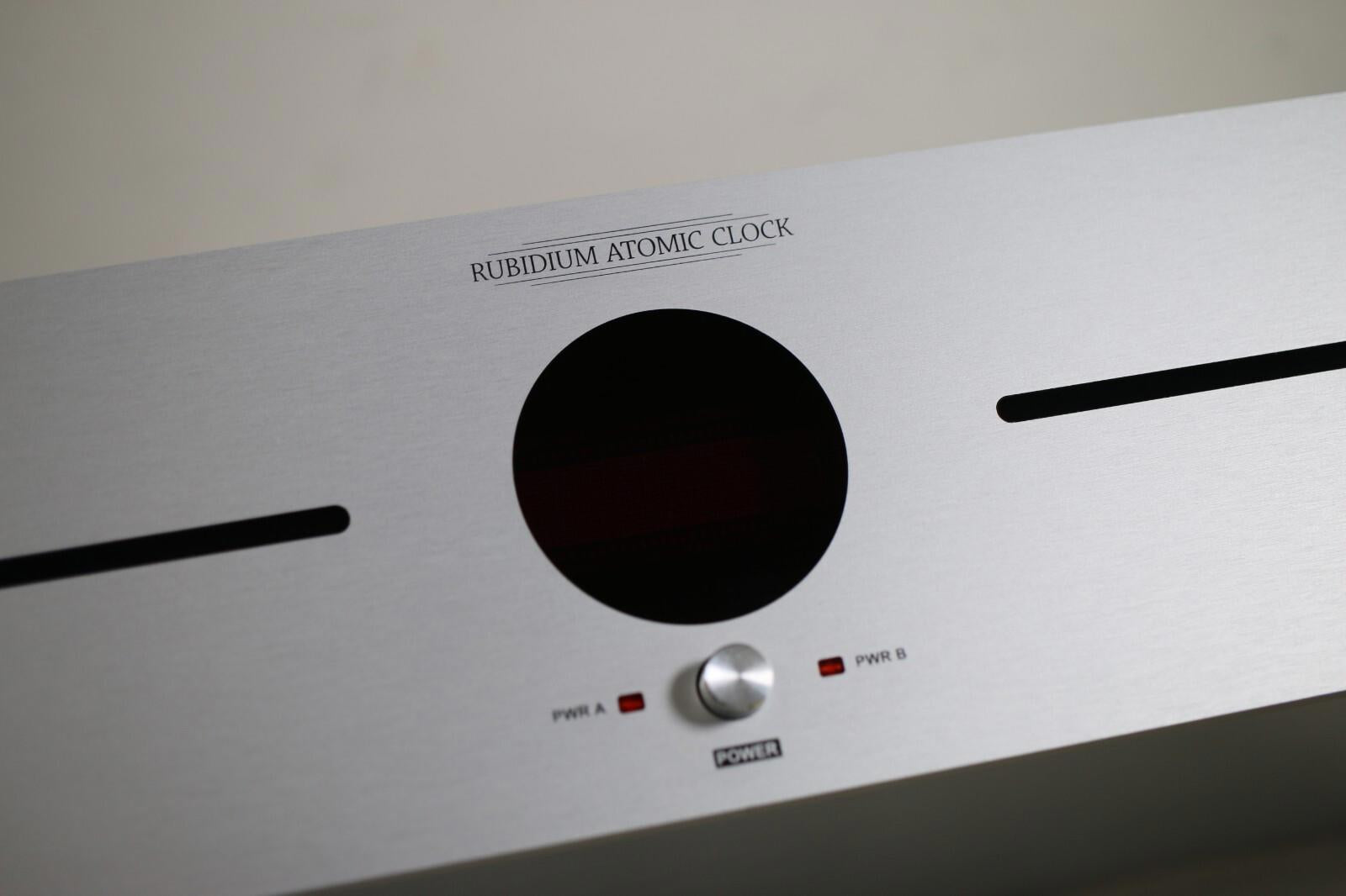RARE Antelope Audio Isochrone 10M Rubidium Atomic Clock 10Mhz 8 Out Ultra Stable