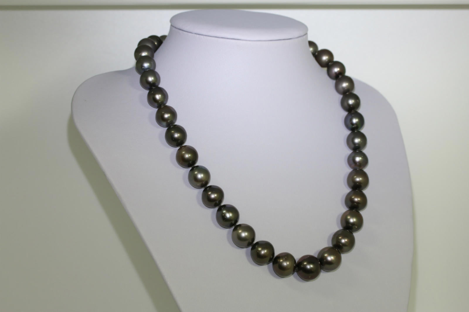 Genuine BLACK Tahitian SOUTH SEA 12mm Natural Pearl Necklace w 18k Diamond Clasp